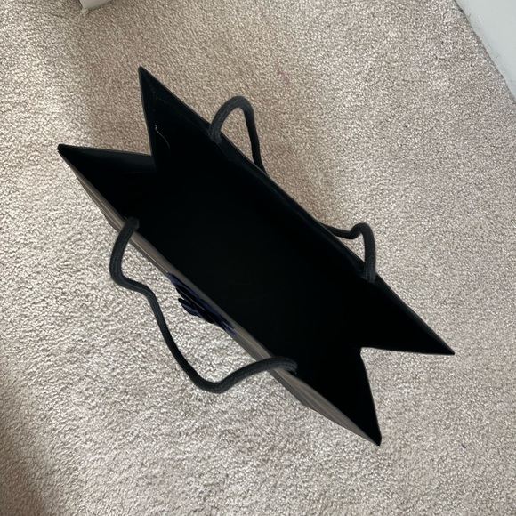 Chanel gift bag - Picture 3 of 3